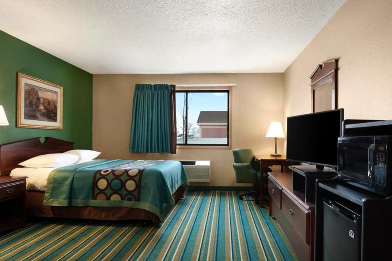 Coratel Inn & Suites By Jasper New Richmond Eksteriør bilde